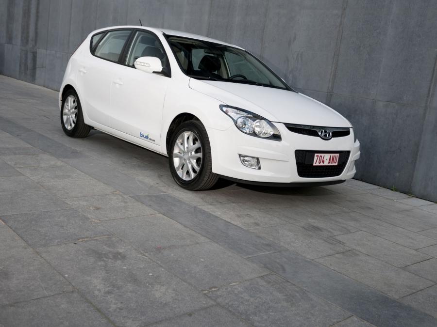  Hyundai i30 Blue Drive 2009 года  (фото 7 из 12)